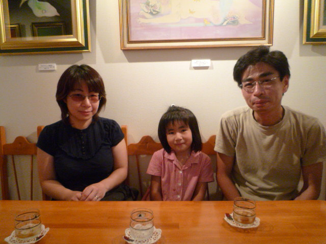 K様ご夫妻とAちゃま.JPG K様ご夫妻とAちゃま.JPG