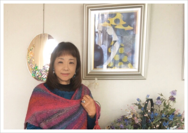 戴いたショールを身につけた館長です 戴いたショールを身につけた館長です