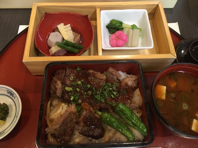ランチ、ステーキ重 0CA144CE-AE74-4831-9AC4-0A2FA40FE7B7.jpeg