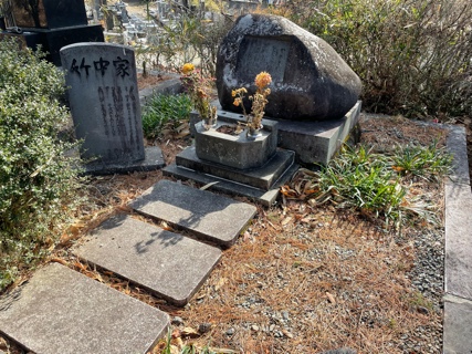 お掃除前のお墓です 09474FE3-7C0D-4026-A6A7-5BDDB3DD929E.jpeg